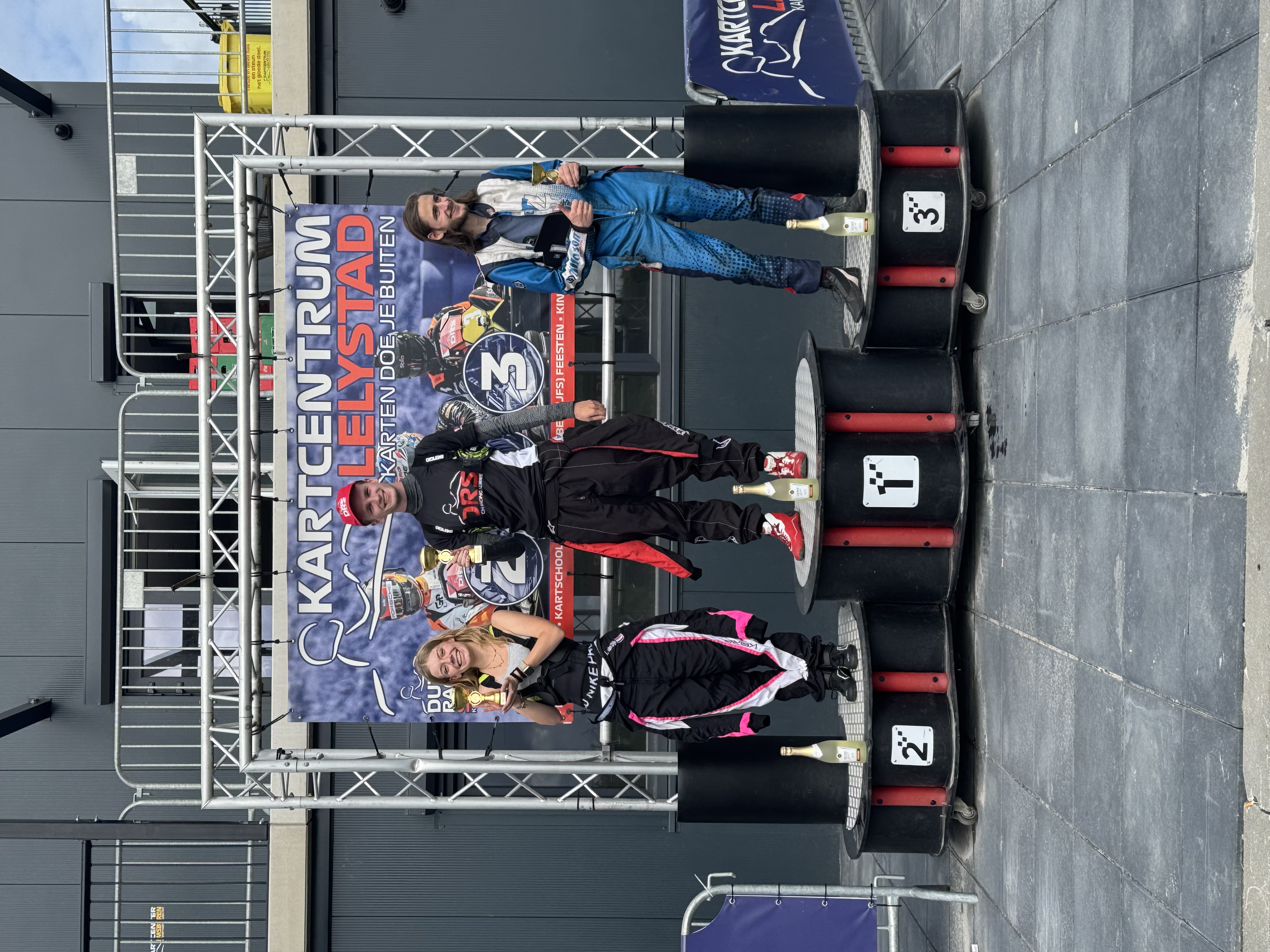 Podium in Lelystad met 25 rijders